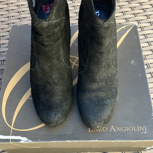 Enzo Angiolini suede boots/w side zippers, small rubber platform. Comfortable! - Picture 8 of 11